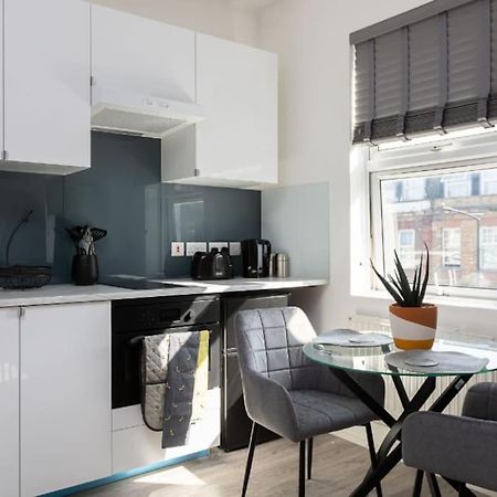 Studio Apt, 8 Min Walk From Tube 3 Лондон Экстерьер фото