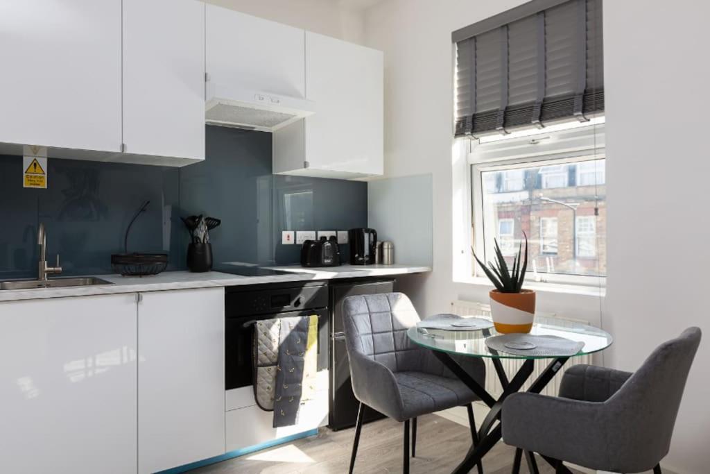 Studio Apt, 8 Min Walk From Tube 3 Лондон Экстерьер фото